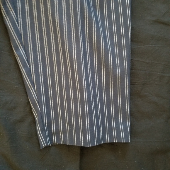 SABRINAS XL STRIPPED CAPRIS - Picture 2 of 4